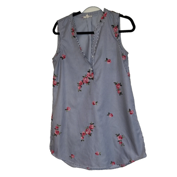 Mystree Top Shirt Womens Small Blue White Pinstripe Embroidered Flowers Nautical - Picture 1 of 14